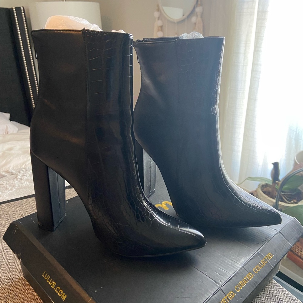 Lulu’s Crocidile Print Karin Boots